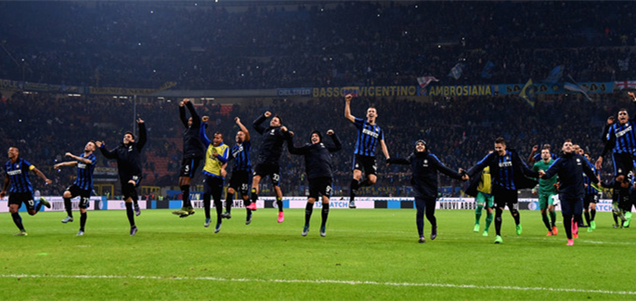 记者：哲凯赖什手指骨折，但他带伤坚持参加比赛和训练