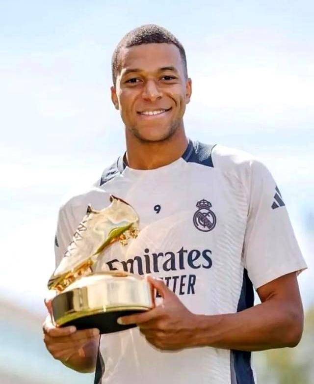 沈阳体育学院教师兼运动员徐梦桃夺得2025-2026赛季自由式滑雪空中技巧世界杯首金