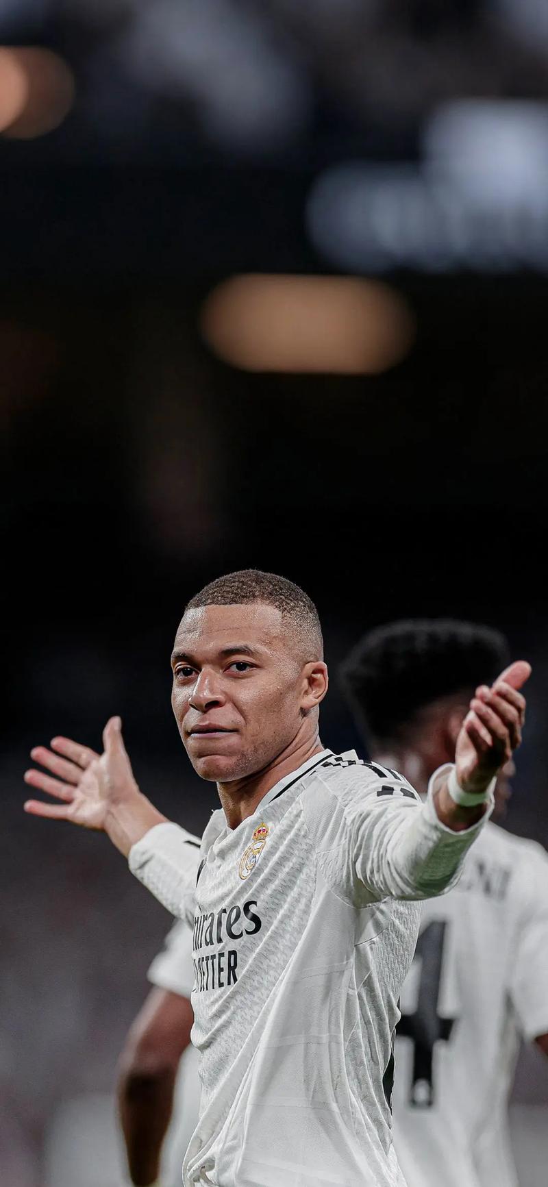 巴黎人报关注蓉城罚单：中国俱乐部因球迷种族歧视对方球员被罚6万欧